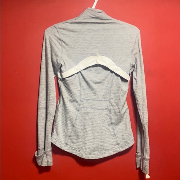Lululemon size 4 sweater - Picture 2 of 2